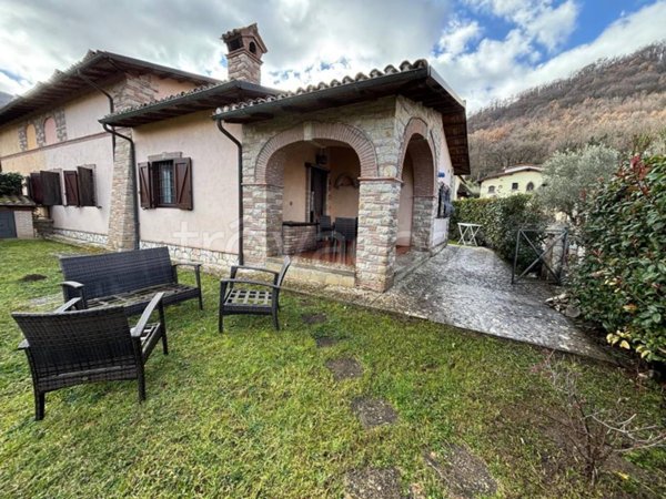 casa indipendente in vendita a Rocca di Botte