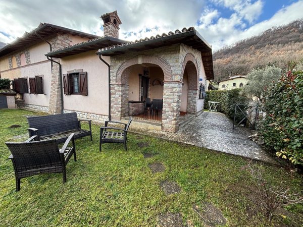 casa indipendente in vendita a Rocca di Botte