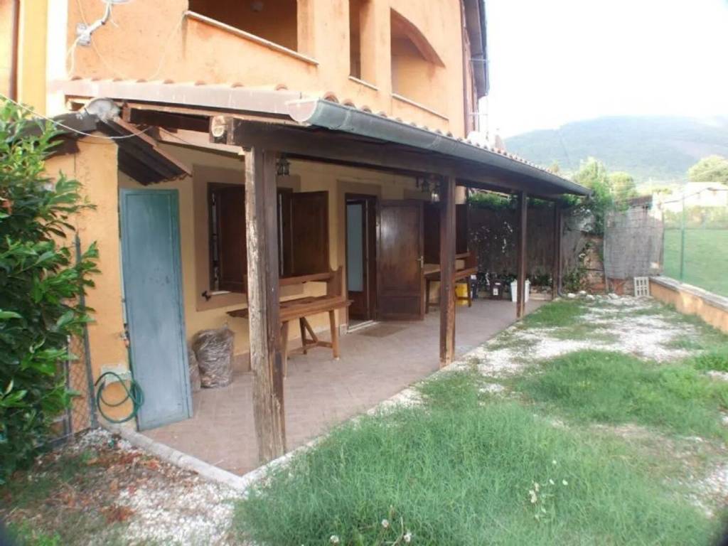 casa indipendente in vendita a Rocca di Botte