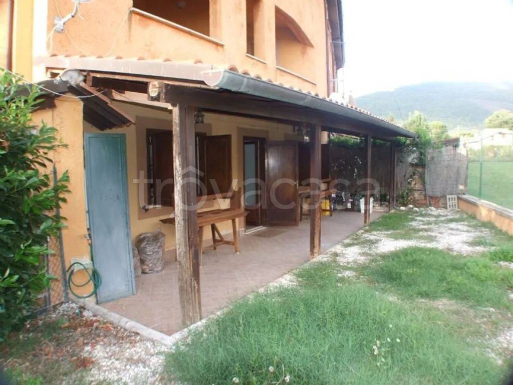 casa indipendente in vendita a Rocca di Botte