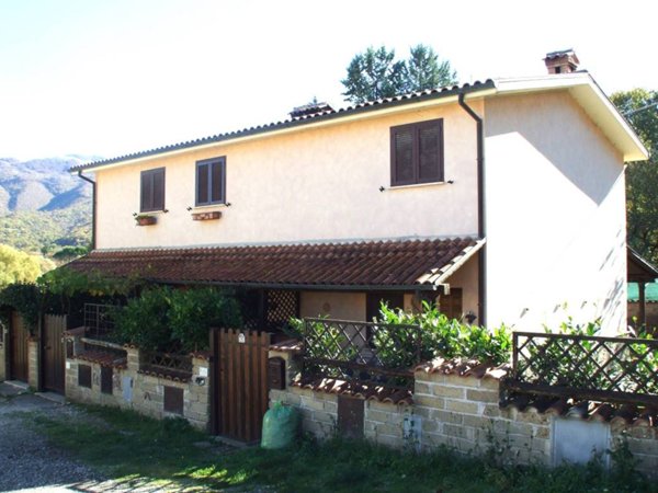 casa indipendente in vendita a Rocca di Botte