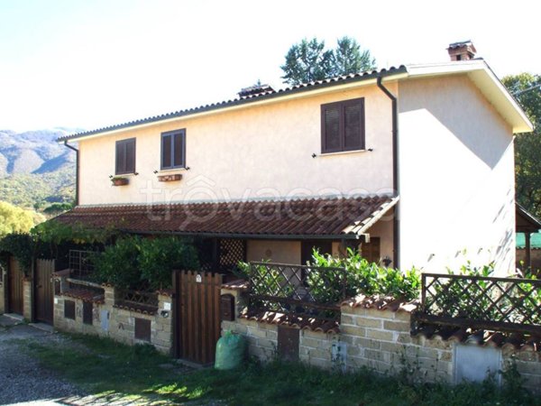 casa indipendente in vendita a Rocca di Botte