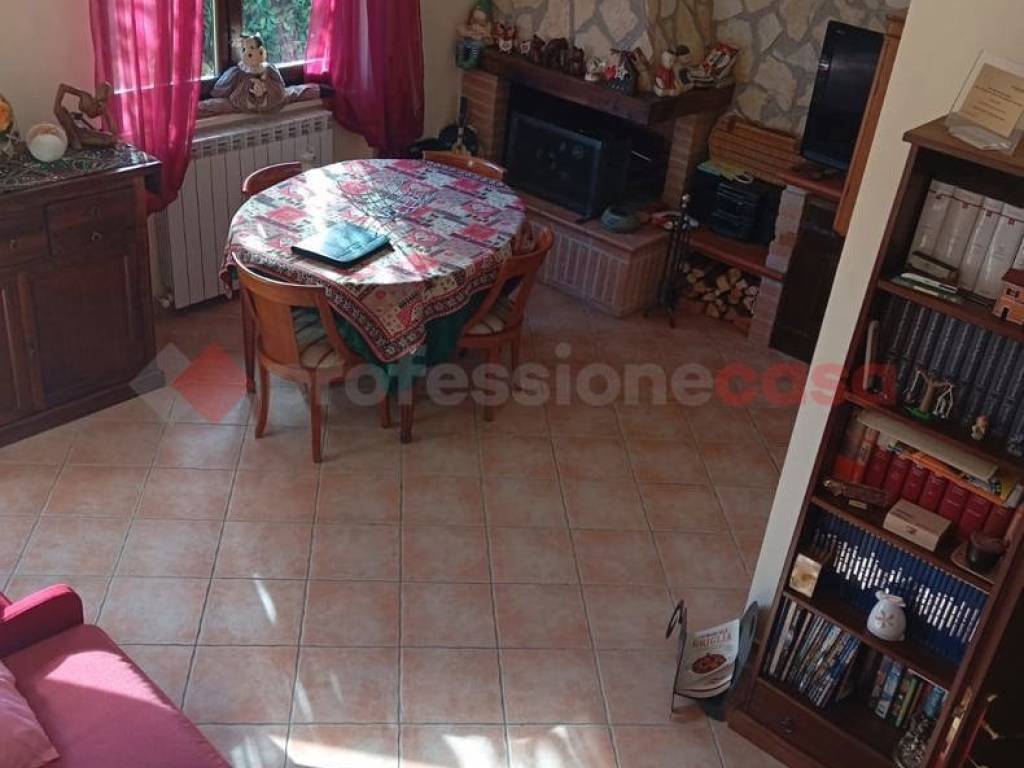 casa indipendente in vendita a Rocca di Botte