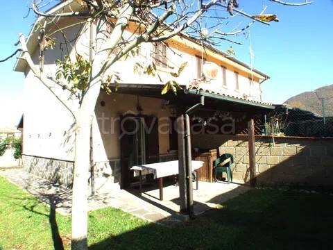 casa indipendente in vendita a Rocca di Botte