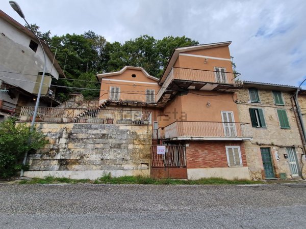casa indipendente in vendita a Rocca di Botte