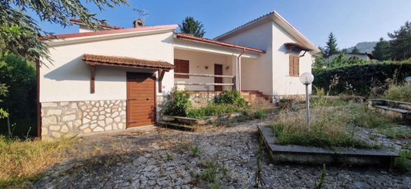 casa indipendente in vendita a Rocca di Botte
