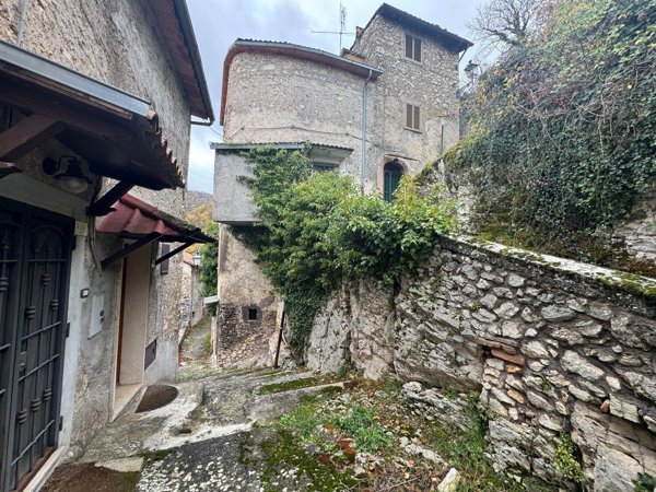 casa indipendente in vendita a Rocca di Botte