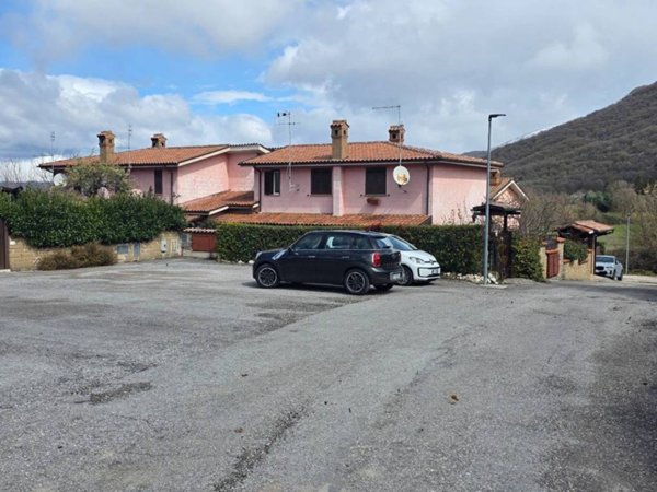 casa indipendente in vendita a Rocca di Botte