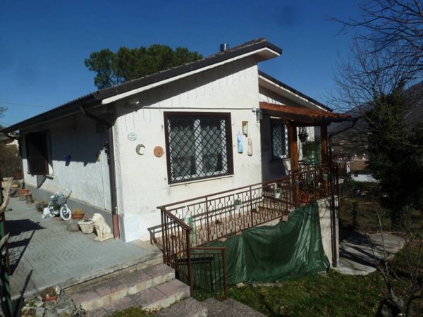 casa indipendente in vendita a Rocca di Botte