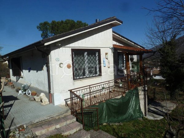casa indipendente in vendita a Rocca di Botte