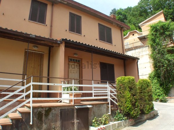 casa indipendente in vendita a Rocca di Botte