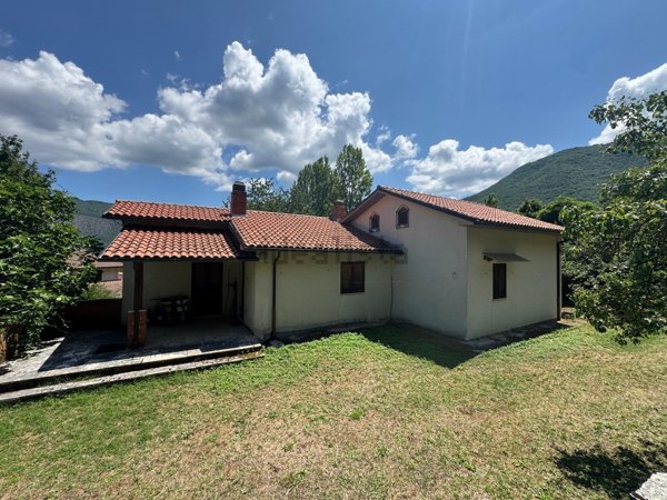 casa indipendente in vendita a Rocca di Botte