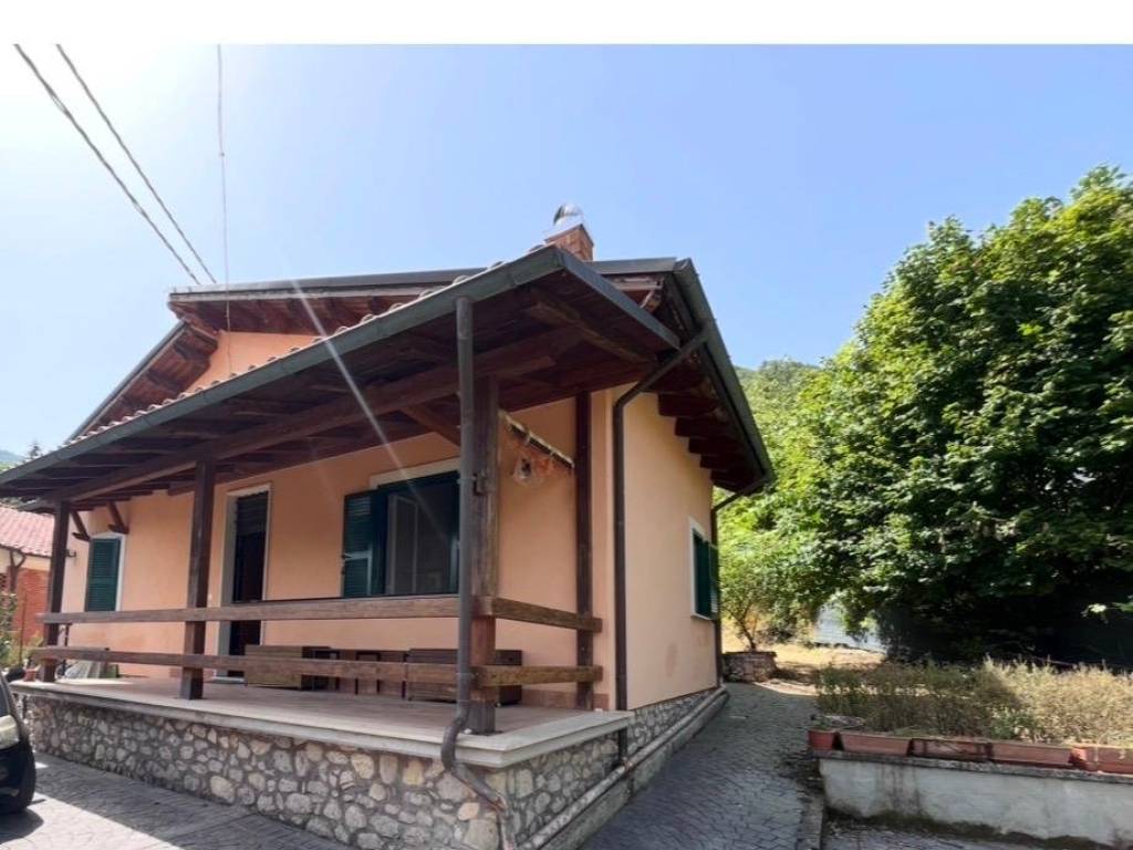 casa indipendente in vendita a Rocca di Botte