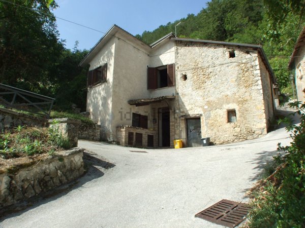 casa indipendente in vendita a Rocca di Botte