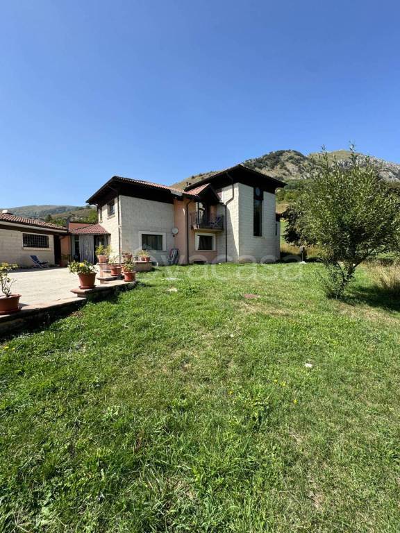 negozio in vendita a Rocca di Cambio