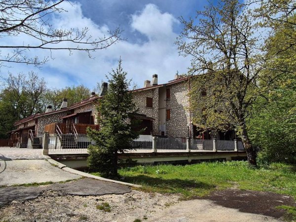 casa indipendente in vendita a Rocca di Cambio