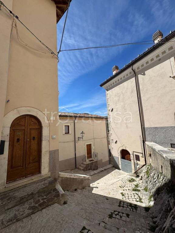 casa indipendente in vendita a Rocca di Cambio