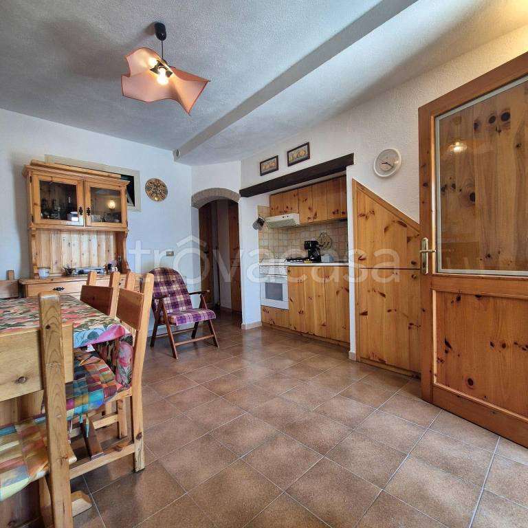 casa indipendente in vendita a Rocca di Cambio