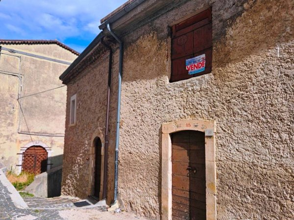 locale commerciale in vendita a Rocca di Cambio