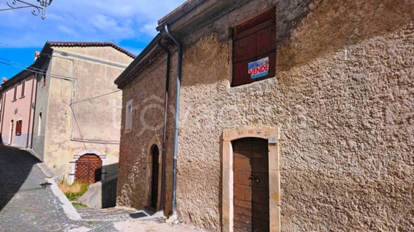 locale commerciale in vendita a Rocca di Cambio