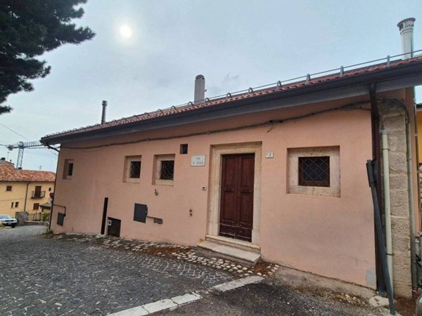 casa indipendente in vendita a Rocca di Cambio