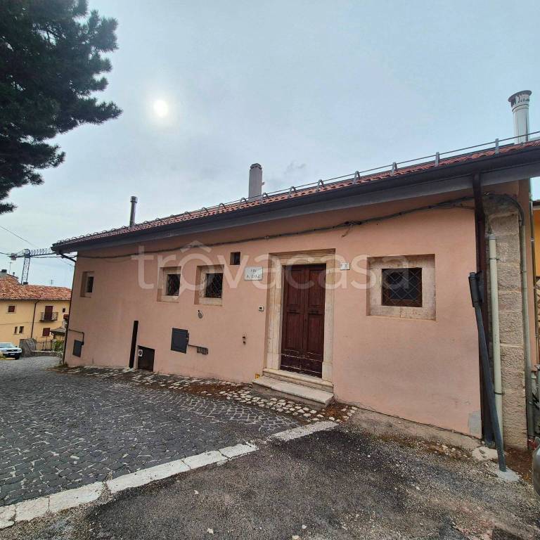 casa indipendente in vendita a Rocca di Cambio