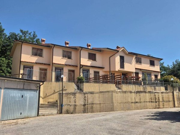 casa indipendente in vendita a Rocca di Cambio