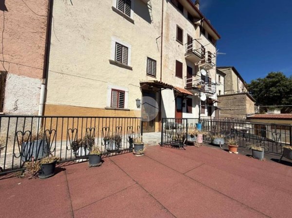 casa indipendente in vendita a Rocca di Cambio