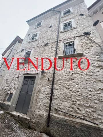 casa indipendente in vendita a Rocca di Mezzo