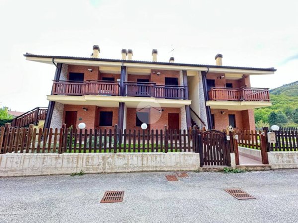 appartamento in vendita a Rocca di Mezzo in zona Rovere