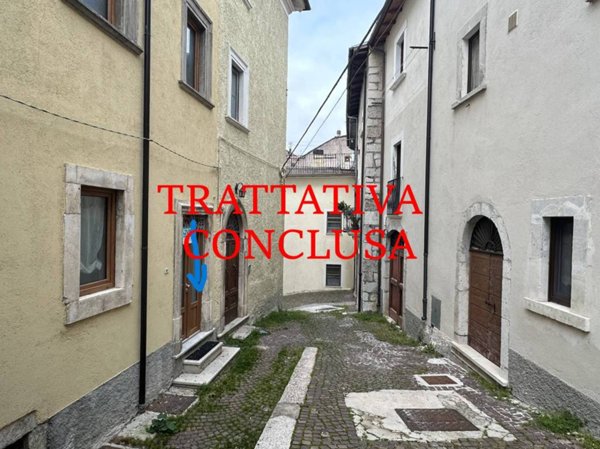 casa indipendente in vendita a Rocca di Mezzo