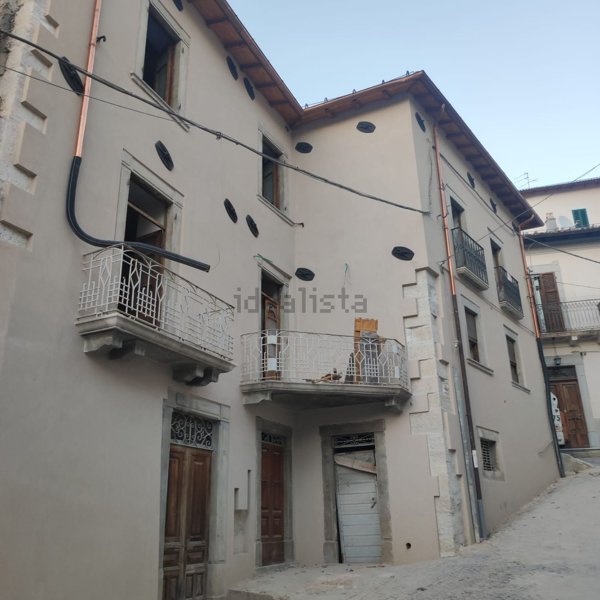 casa indipendente in vendita a Rocca di Mezzo