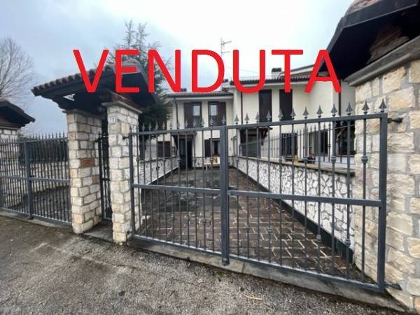 casa indipendente in vendita a Rocca di Mezzo