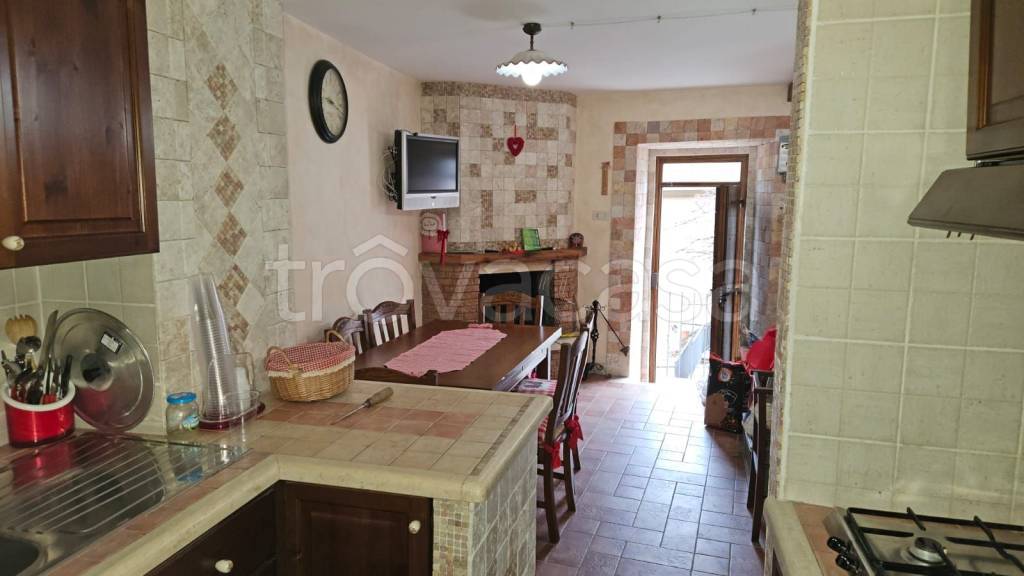 appartamento in vendita a Rocca di Mezzo in zona Rovere