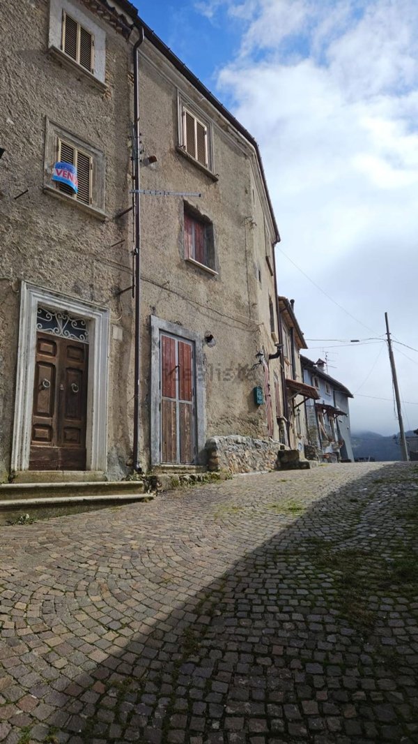 quadrivano in vendita a Rocca di Mezzo in zona Rovere