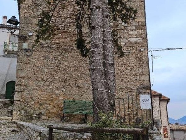 intera palazzina in vendita a Rocca di Mezzo in zona Rovere