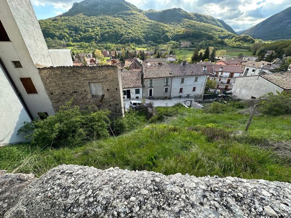 appartamento in vendita a Rocca di Mezzo in zona Rovere