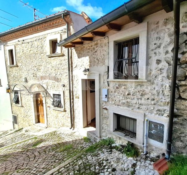casa indipendente in vendita a Rocca di Mezzo