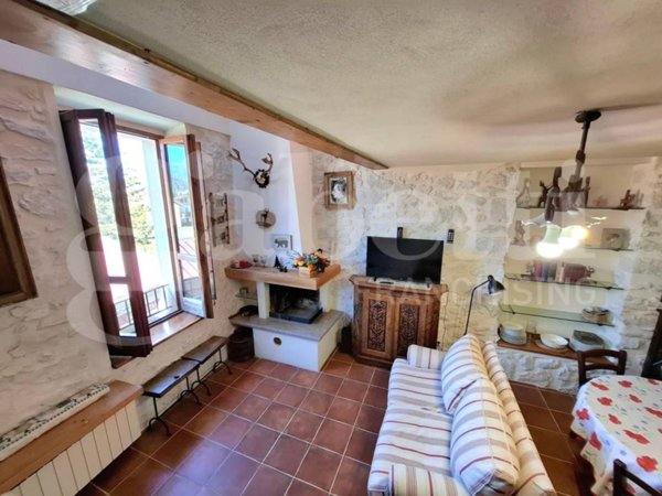 casa indipendente in vendita a Rocca di Mezzo