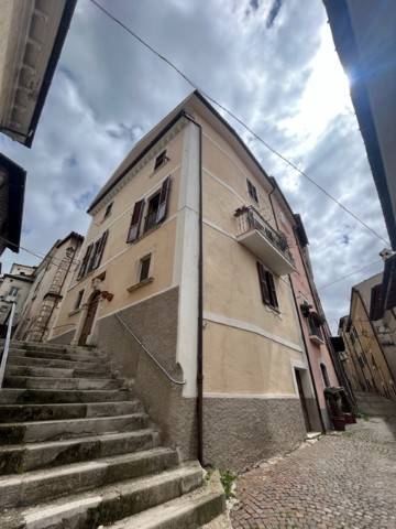 casa indipendente in vendita a Rocca di Mezzo