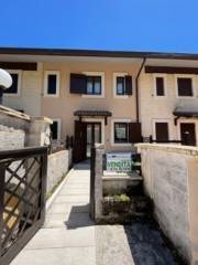 casa indipendente in vendita a Rocca di Mezzo in zona Rovere