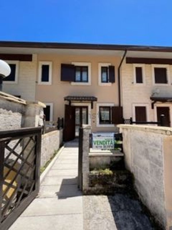 casa indipendente in vendita a Rocca di Mezzo in zona Rovere