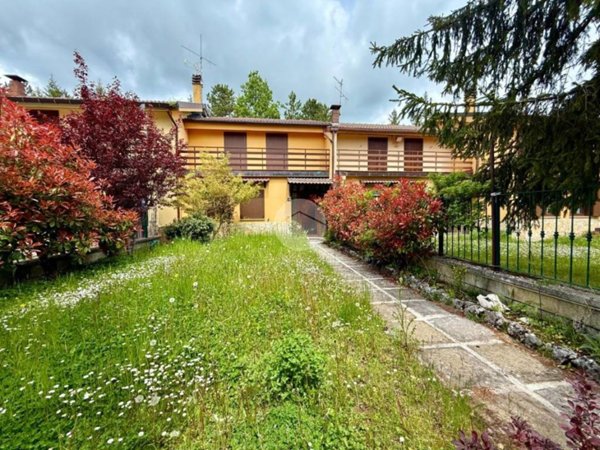 casa indipendente in vendita a Rocca di Mezzo