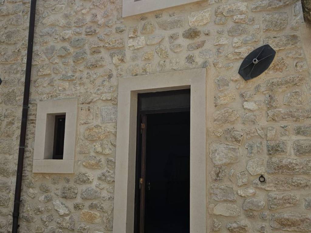 casa indipendente in vendita a Rocca di Mezzo