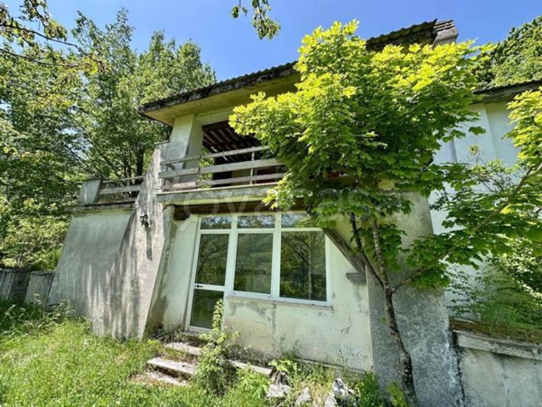 casa indipendente in vendita a Rocca di Mezzo in zona Rovere