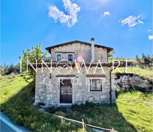 casa indipendente in vendita a Rocca di Mezzo