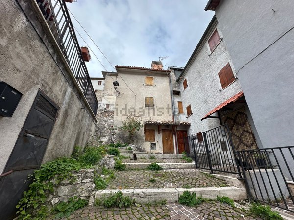 casa indipendente in vendita a Rocca di Mezzo in zona Rovere