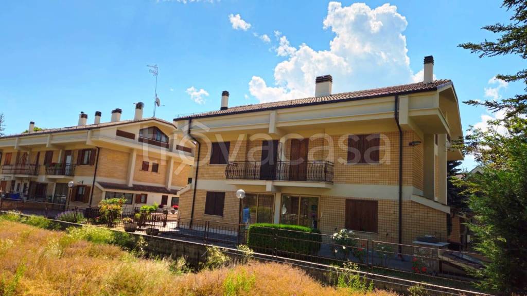 casa indipendente in vendita a Rocca di Mezzo