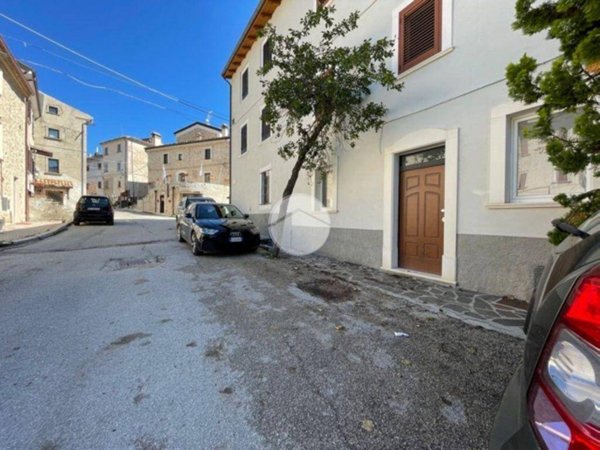 appartamento in vendita a Rocca di Mezzo in zona Rovere