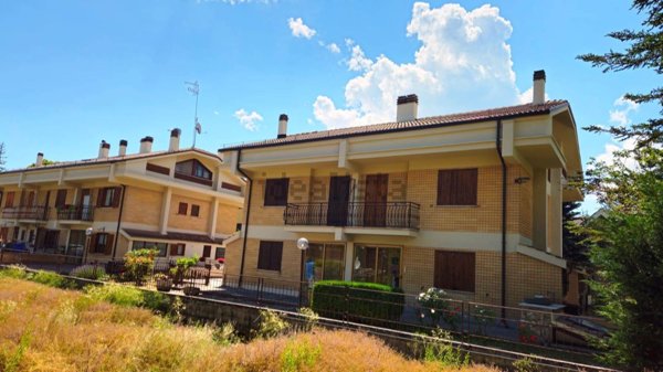 casa indipendente in vendita a Rocca di Mezzo